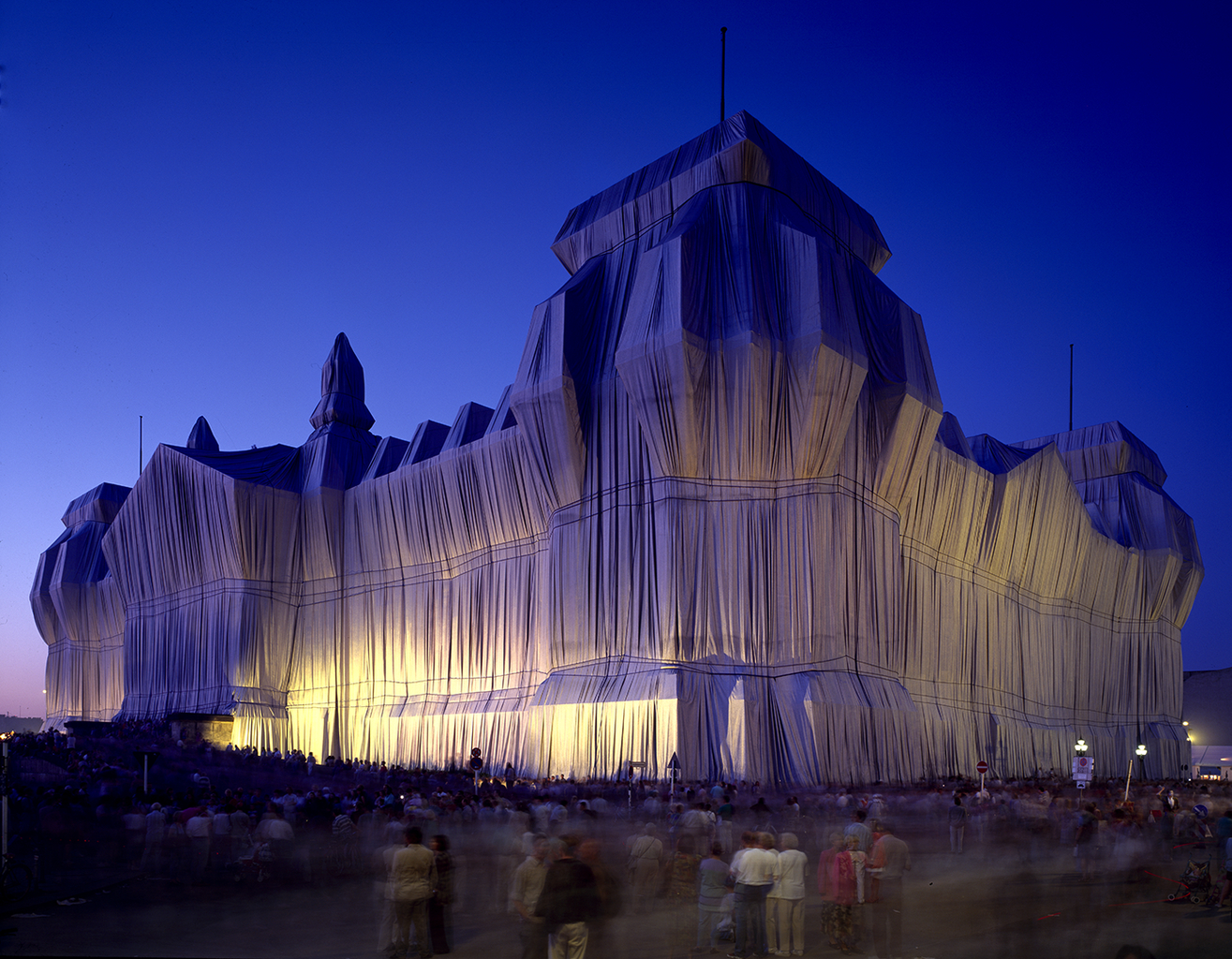 クリスト Wrapped Reichstag Project Christo's 'Wrapped Reichstag' 25 years on – DW – 06/24/2020